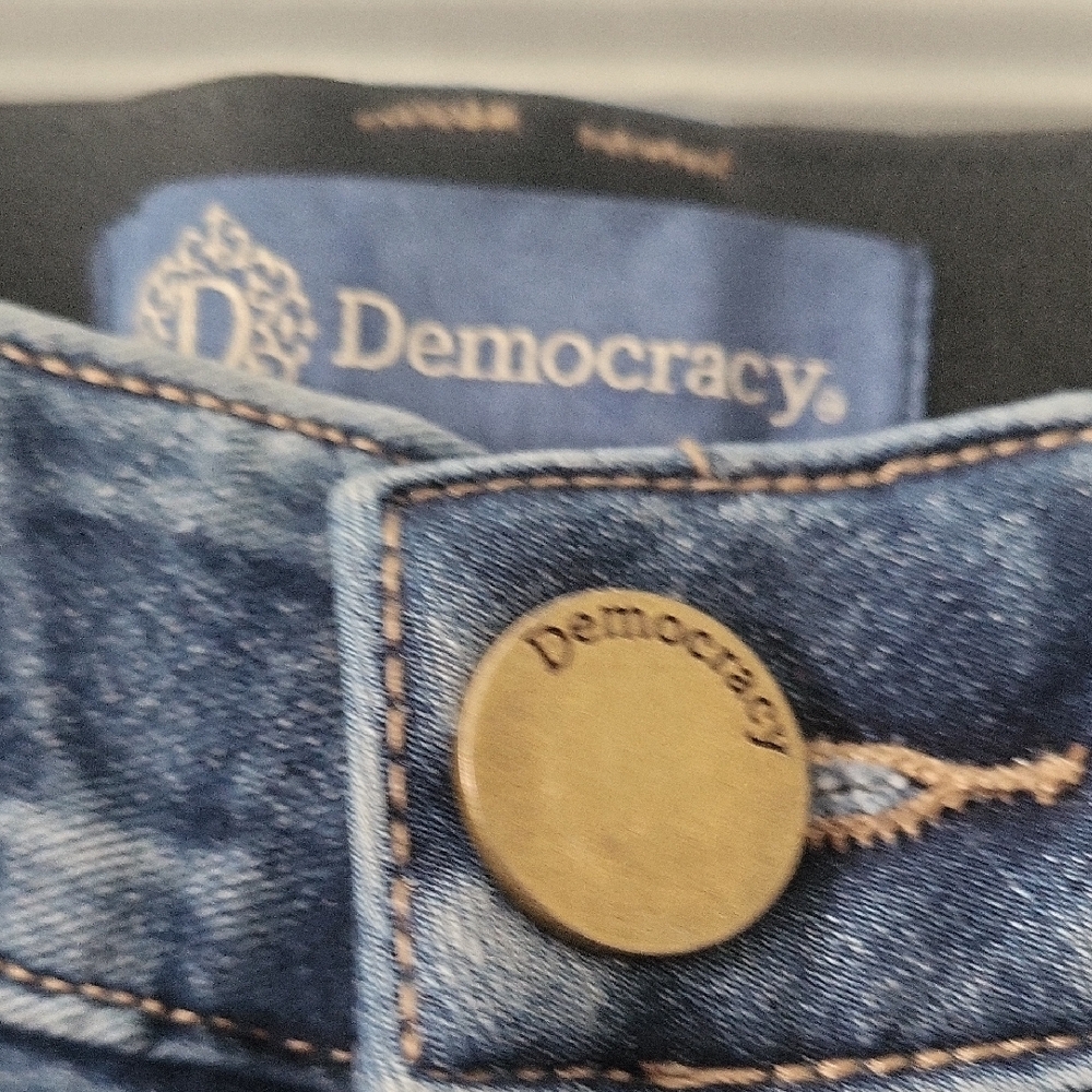 Democracy Blue Distressed Relaxed Jeans with Classic Indigo Finish - 24 W - Picture 4 of 7